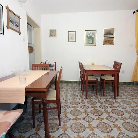 3 Bedroom In Apartment Tisno