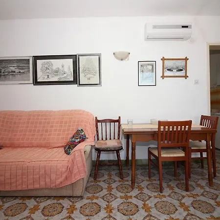 Apartment 3 Bedroom In