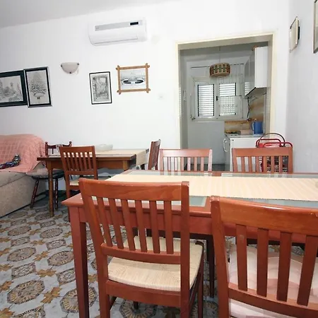 Apartment 3 Bedroom In