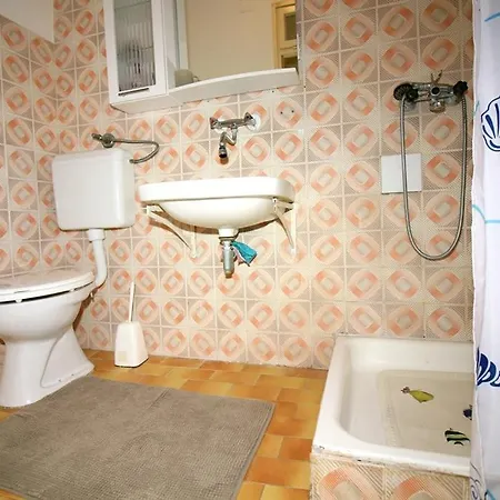 3 Bedroom In Apartment Tisno