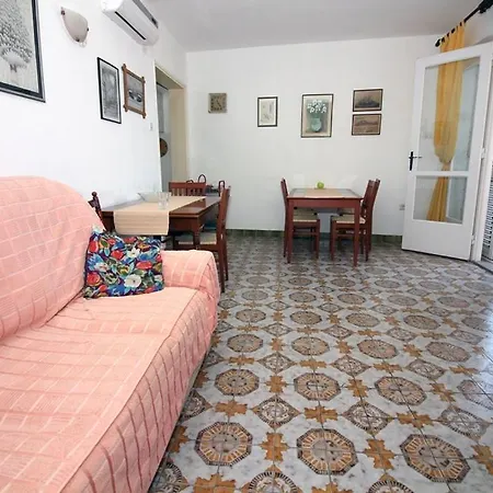 Apartment 3 Bedroom In *