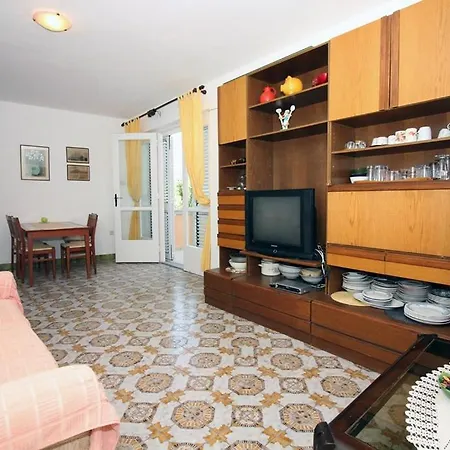3 Bedroom In Apartment *